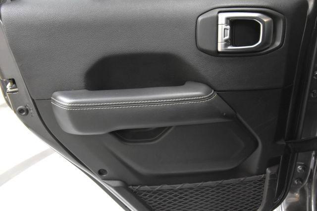 Photo of 2023 Granite Crystal Metallic Clearcoat Jeep Gladiator