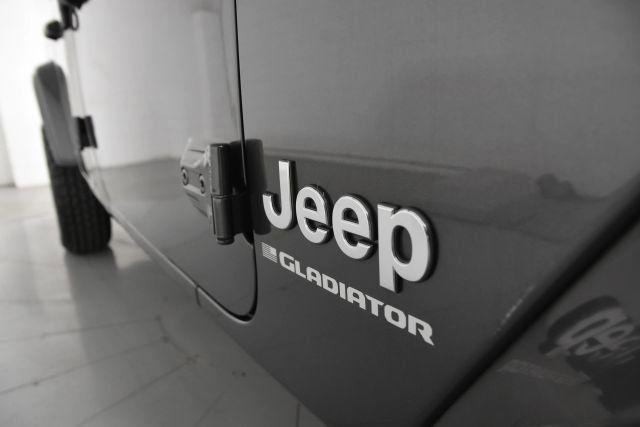 Photo of 2023 Granite Crystal Metallic Clearcoat Jeep Gladiator