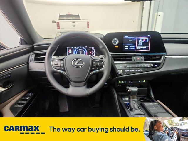 Photo of 2022 Red Lexus ES 350