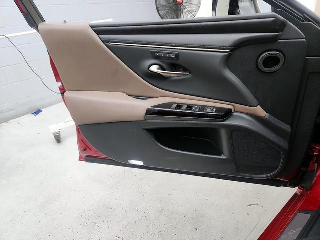 Photo of 2022 Red Lexus ES 350
