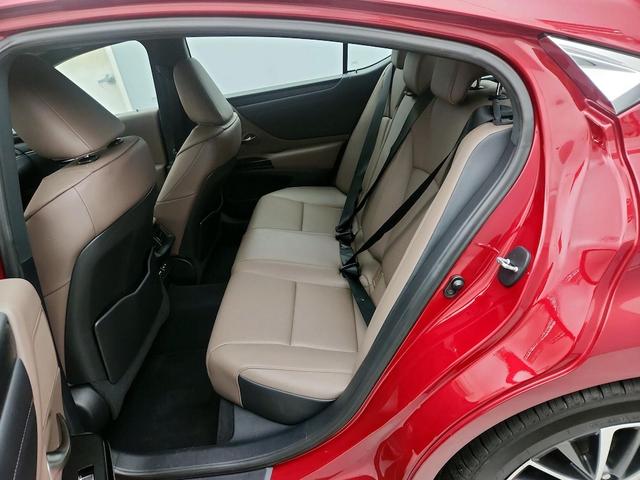 Photo of 2022 Red Lexus ES 350