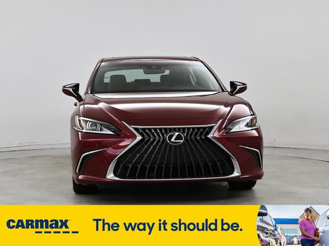 Photo of 2022 Red Lexus ES 350
