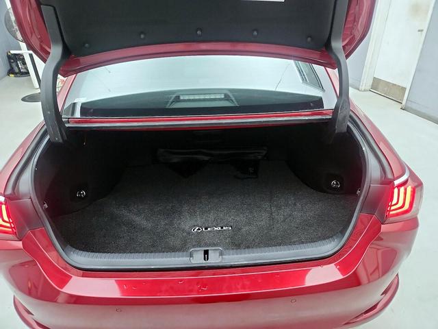 Photo of 2022 Red Lexus ES 350