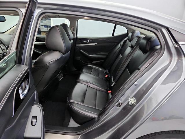 Photo of 2020 Gray Nissan Maxima