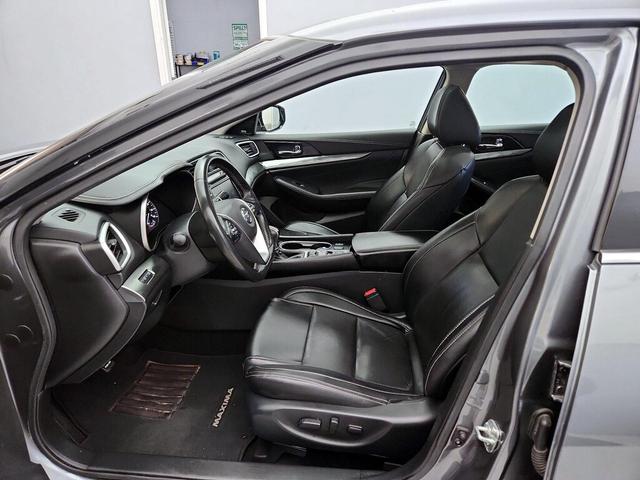 Photo of 2020 Gray Nissan Maxima