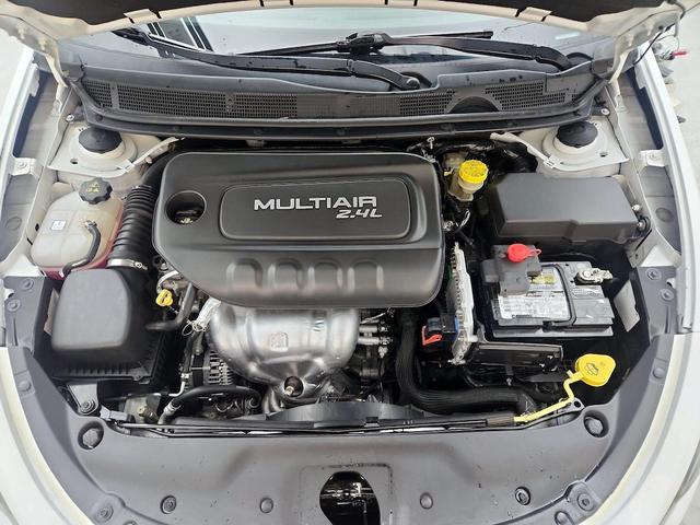 Photo of 2016 White Dodge Dart