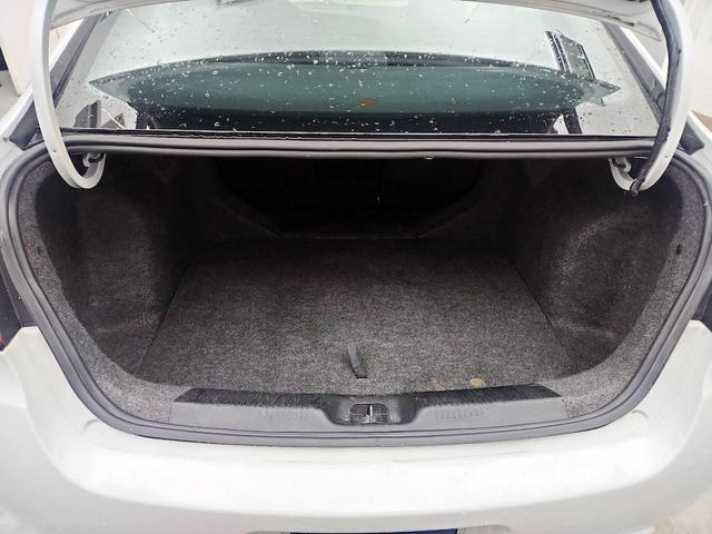 Photo of 2016 White Dodge Dart