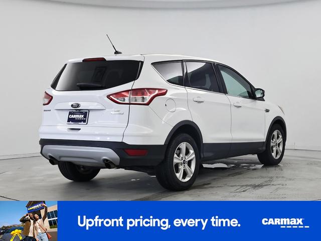 Photo of 2016 White Ford Escape