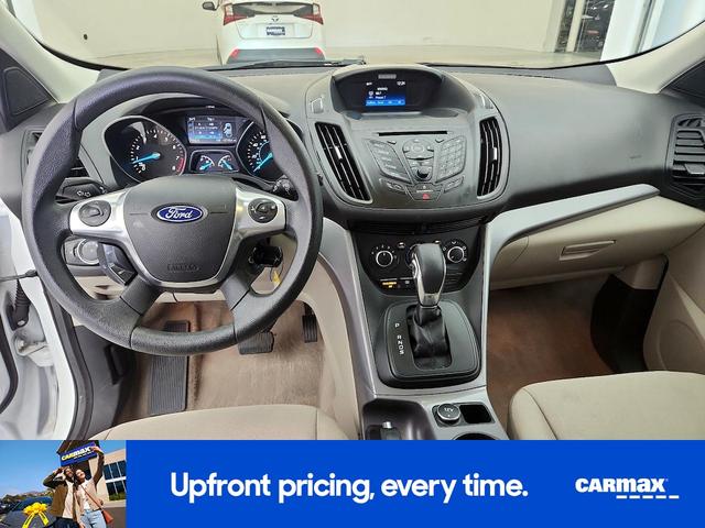 Photo of 2016 White Ford Escape