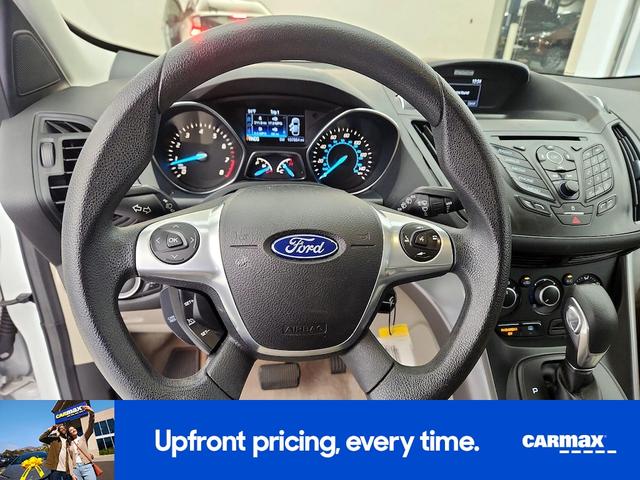 Photo of 2016 White Ford Escape