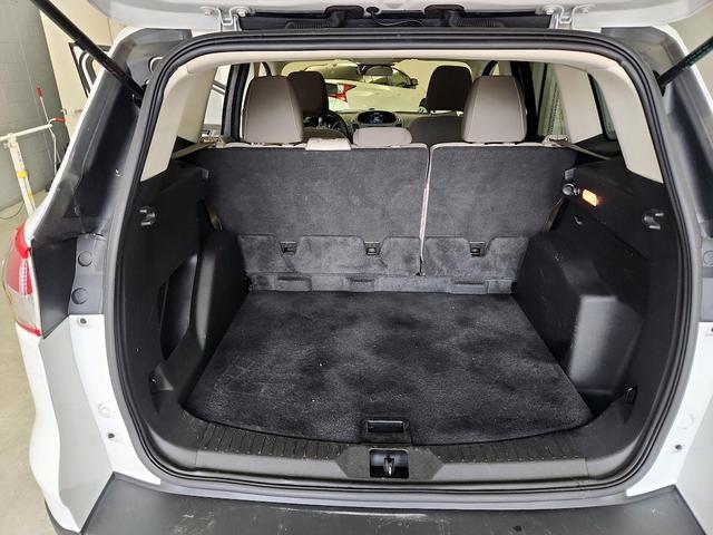 Photo of 2016 White Ford Escape