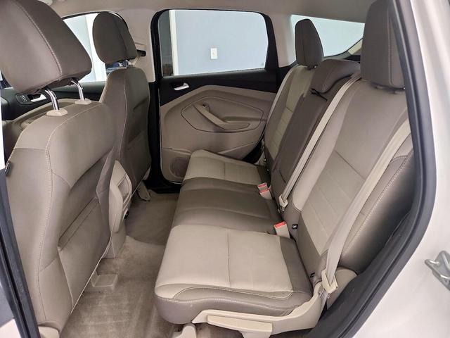 Photo of 2016 White Ford Escape