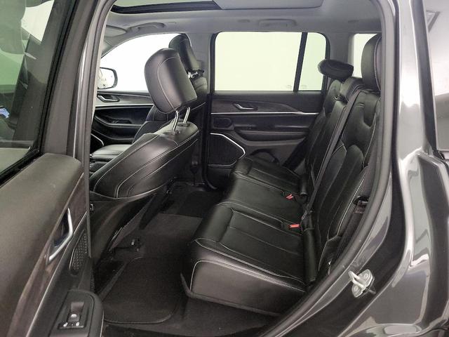 Photo of 2022 Gray Jeep Grand Cherokee
