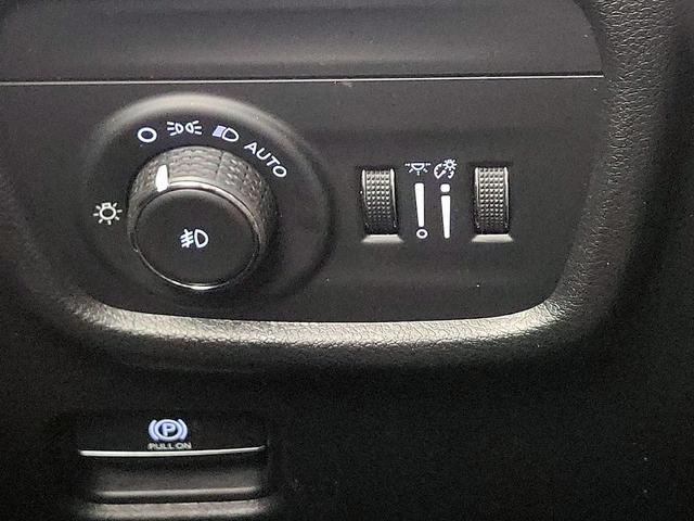 Photo of 2022 Gray Jeep Grand Cherokee