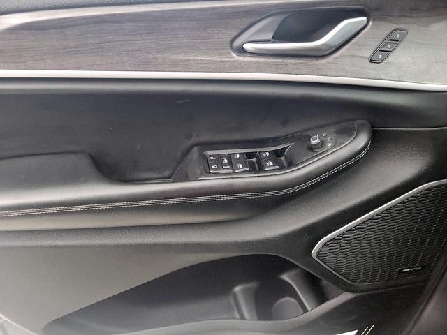 Photo of 2022 Gray Jeep Grand Cherokee