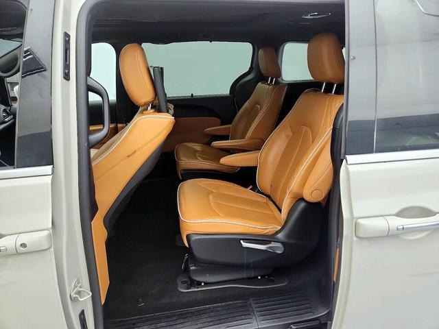 Photo of 2021 Pearl Chrysler Pacifica Hybrid