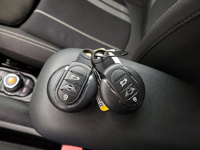 Photo of 2022 Black MINI Hardtop