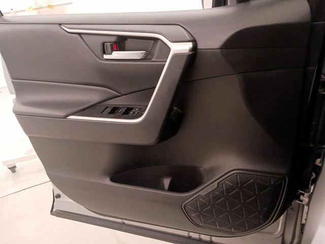 Photo of 2022 Silver Toyota RAV4