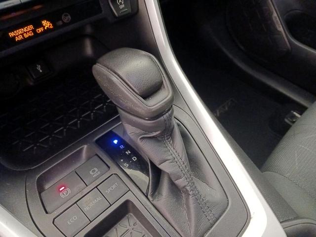 Photo of 2022 Silver Toyota RAV4