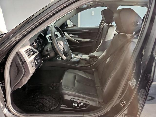 Photo of 2016 Black BMW 320