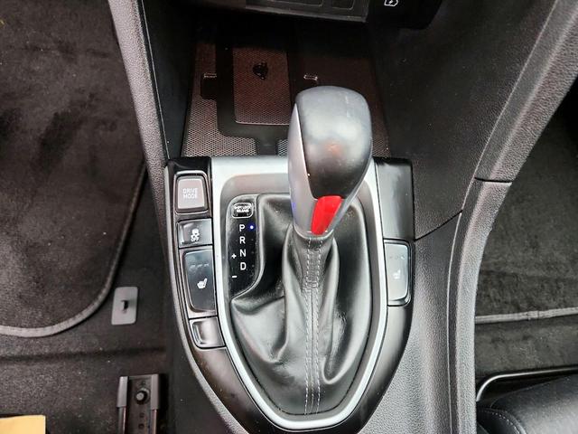 Photo of 2020 White Hyundai Veloster