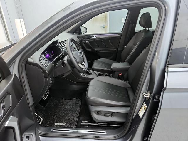 Photo of 2023 Gray Volkswagen Tiguan