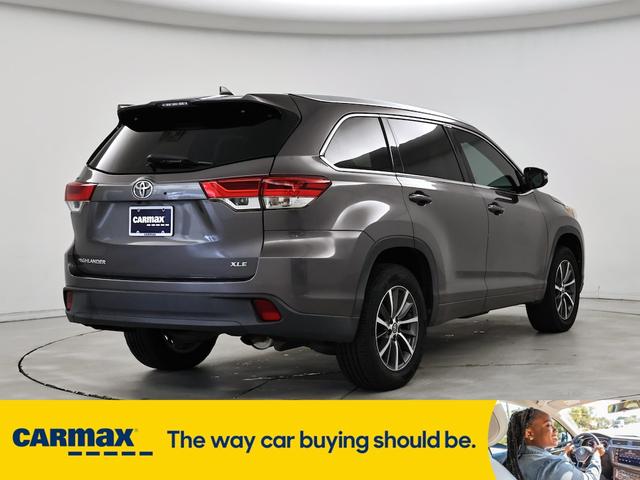 Photo of 2018 Gray Toyota Highlander