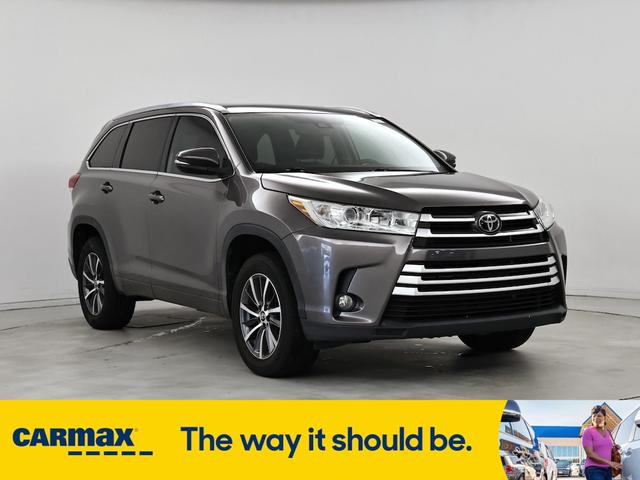 Photo of 2018 Gray Toyota Highlander