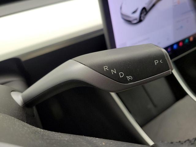 Photo of 2021 White Tesla Model Y