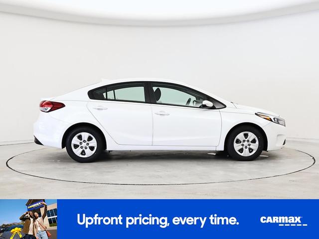 Photo of 2018 White Kia Forte