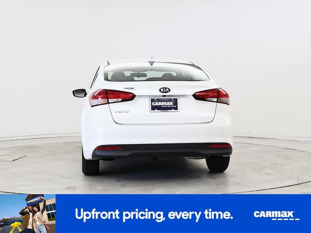 Photo of 2018 White Kia Forte