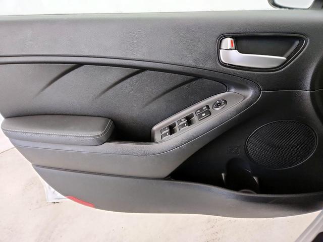 Photo of 2018 White Kia Forte