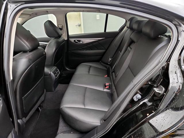 Photo of 2015 Black INFINITI Q50