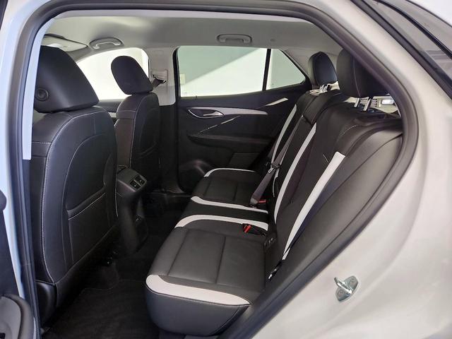 Photo of 2024 White Buick Envision