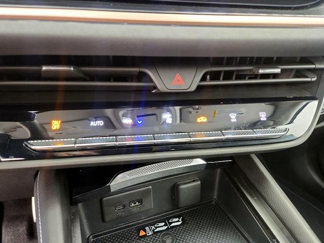 Photo of 2024 White Buick Envision