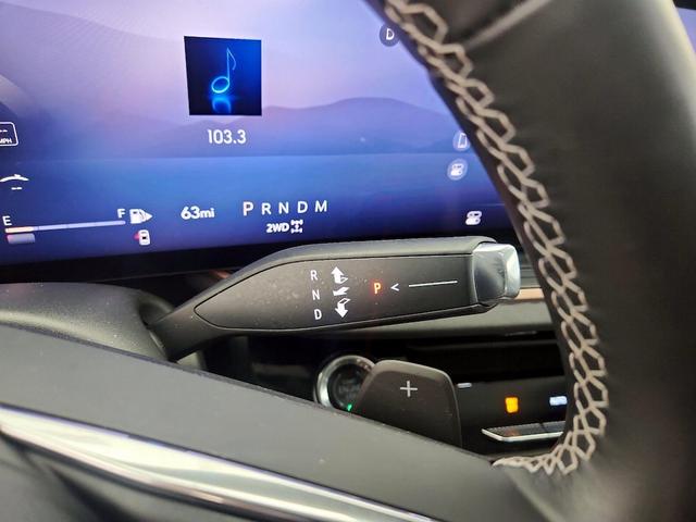 Photo of 2024 White Buick Envision