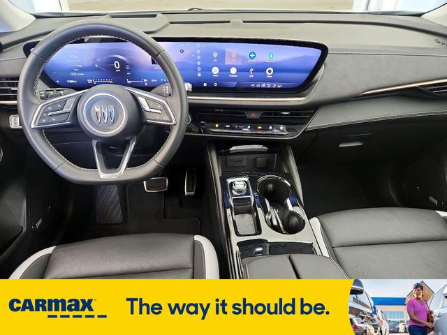 Photo of 2024 White Buick Envision