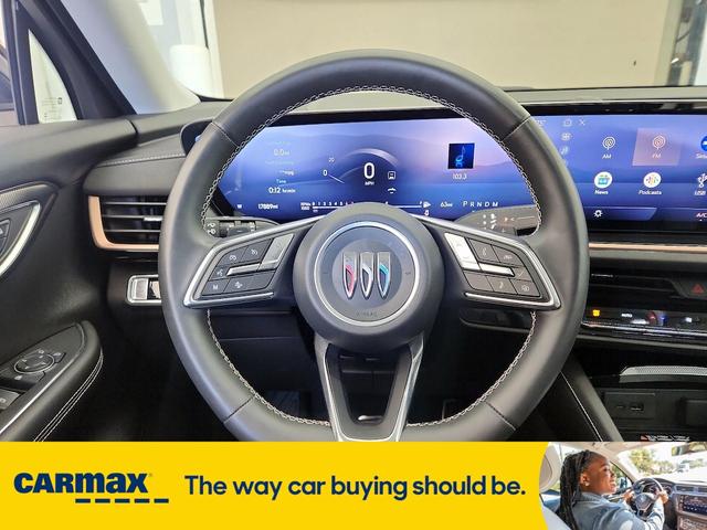 Photo of 2024 White Buick Envision