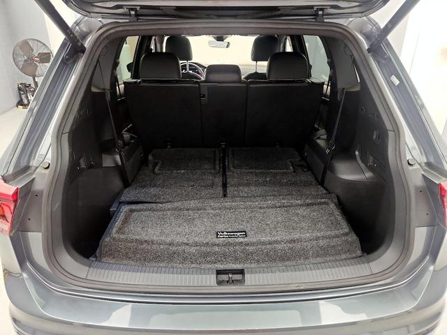 Photo of 2022 Gray Volkswagen Tiguan