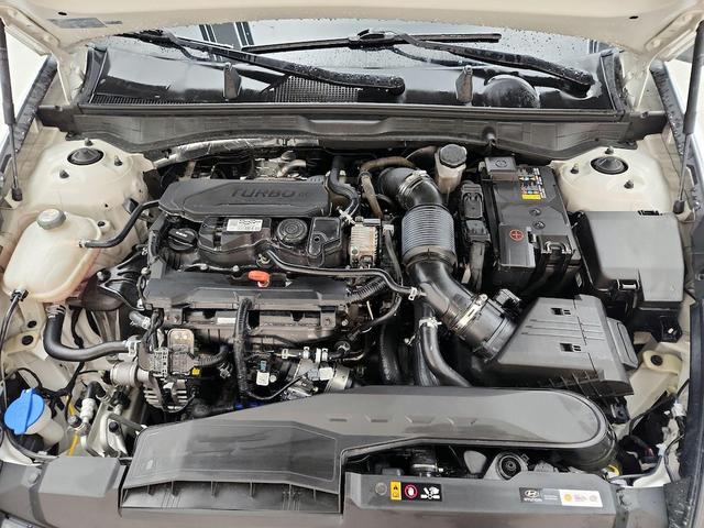 Photo of 2023 White Hyundai SONATA
