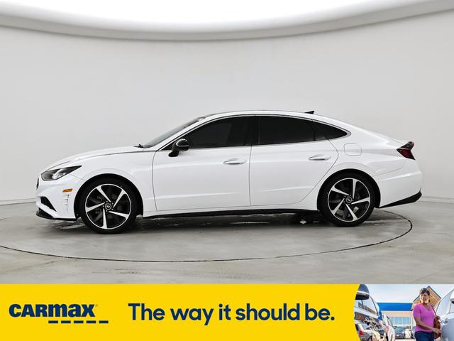 Photo of 2023 White Hyundai SONATA