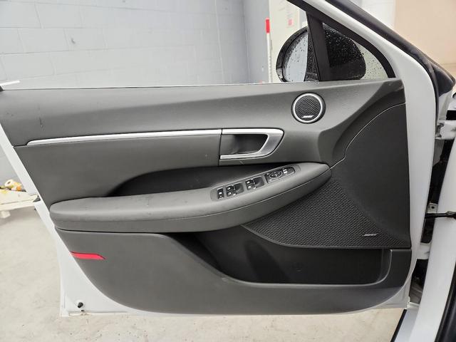 Photo of 2023 White Hyundai SONATA