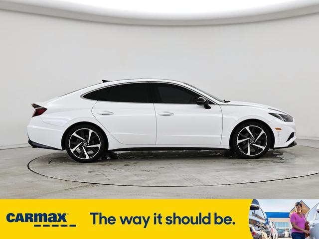 Photo of 2023 White Hyundai SONATA