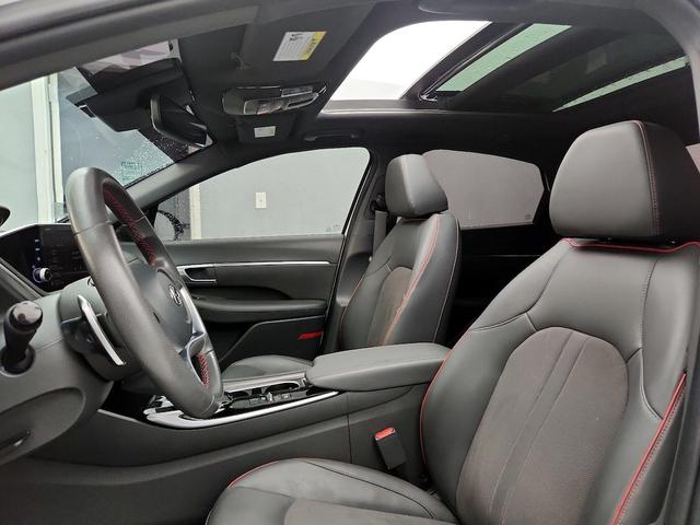 Photo of 2023 White Hyundai SONATA