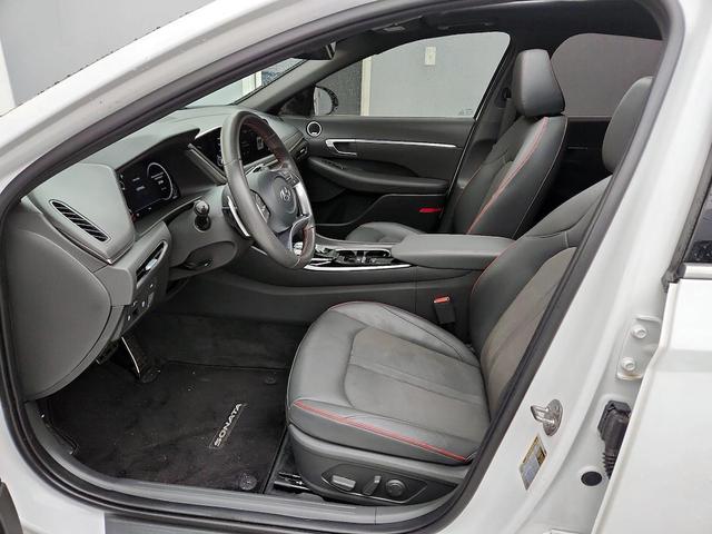 Photo of 2023 White Hyundai SONATA