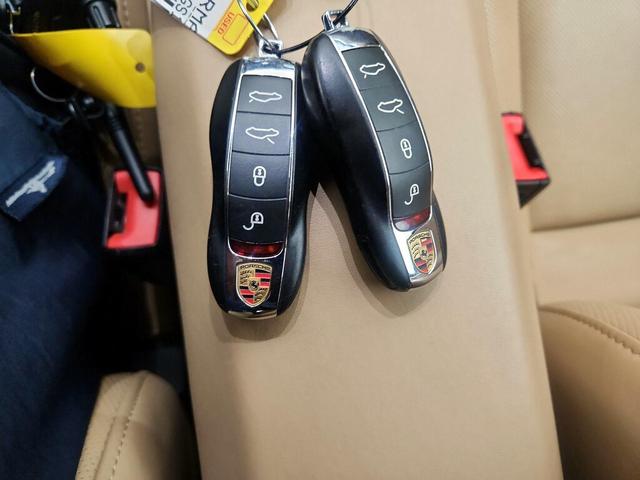 Photo of 2016 Blue Porsche Boxster