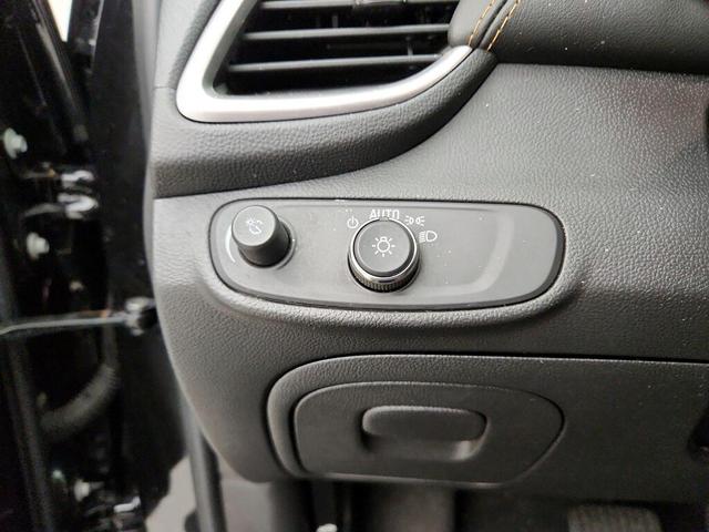 Photo of 2021 Black Chevrolet Trax