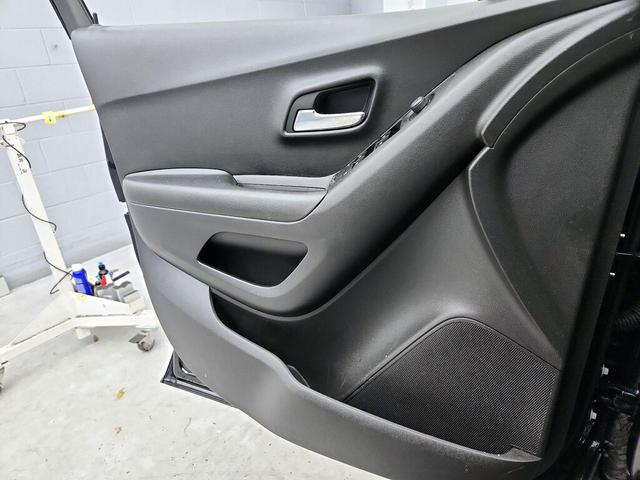 Photo of 2021 Black Chevrolet Trax