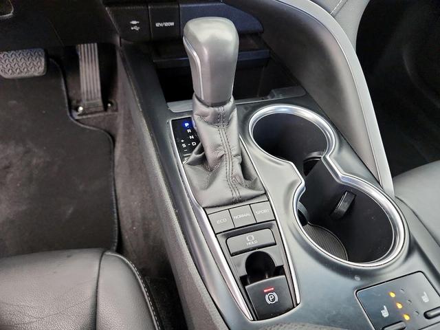 Photo of 2018 Gray Toyota Camry