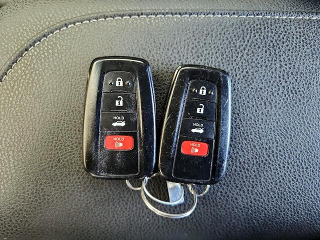 Photo of 2018 Gray Toyota Camry